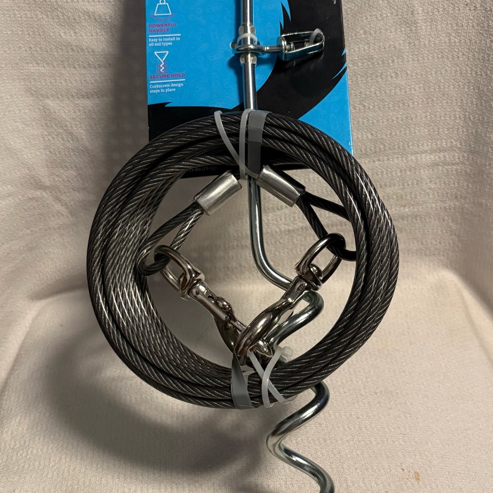 30 ft, tie-out cable & spiral stake for dogs up to 175 lbs XL